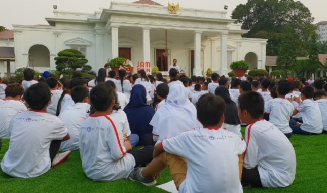 Combantrin bersama LPAI dan Kemensos mengajak 500 anak bermain di Istana Merdeka bersama Presiden Jokowi