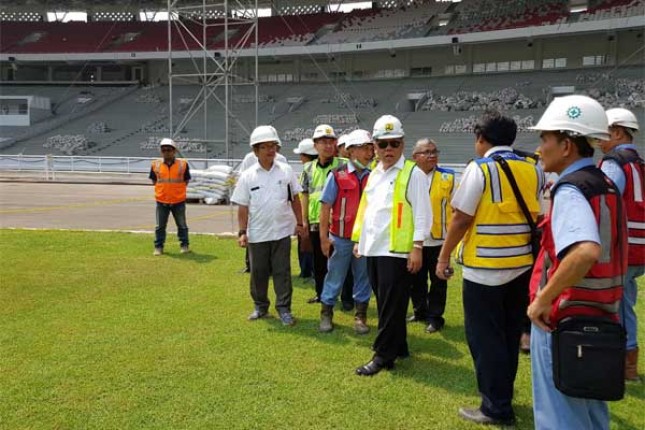 Menteri Pekerjaan Umum dan Perumahan Rakyat (PUPR), Basuki Hadimuljono, melakukan pengecekan untuk memastikan kesiapan venue dan penataan kawasan di Kompleks Gelora Bung Karno (GBK), Senayan, Jakarta.