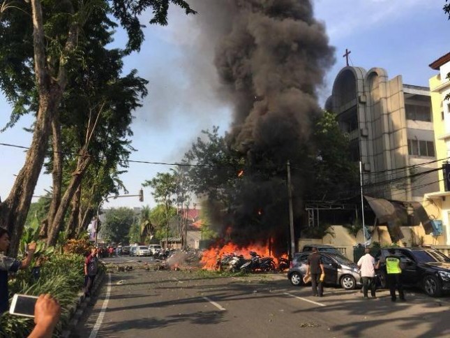 Ledakan bom bunuh diri di gereja Santa Maria Ngagel Surabaya, Minggu pagi tadi (13/05/18).