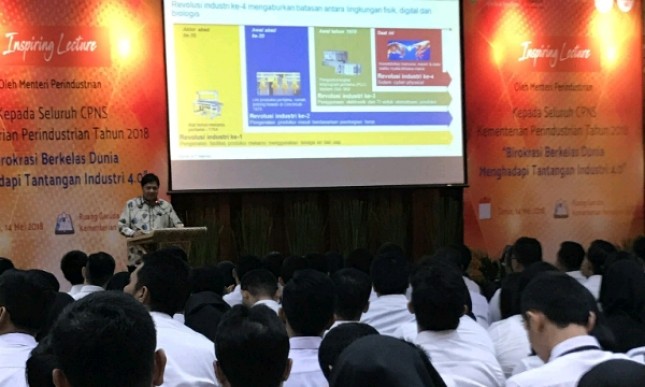 Menteri Perindustrian Airlangga Hartarto saat memberikan arahan kepada Calon CPNS di Lingkungan Kementerian Perindustrian (Foto: Ridwan/Industry.co.id)