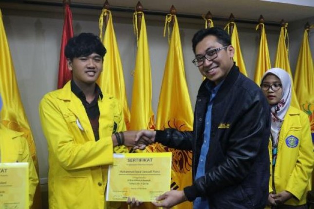  ILUNI UI Berikan Penghargaan kepada 10 Aktifis Mahasiswa UI Berprestasi (Foto Dok Industry.co.id)