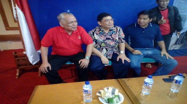 Hatta Taliwang, Ketua Umum PB PERCASI GM Utut Adianto dan Maruarar Sirait saat menghadiri turnamen catur non master (Foto: Anto/Industry.co.id).
