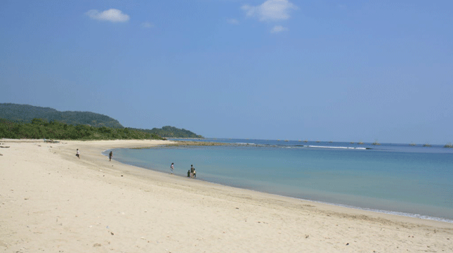 Pantai Carita Anyer, Banten (Foto: trip.web.id)