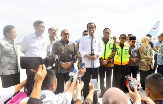 Kehadiran Presiden Joko Widodo dengan pesawat kepresidenan, Kamis (24/5), menandai beroperasinya Bandara Internasional Jawa Barat (BIJB) Kertajati. Bandara yang berada Majelengka ini siap melayani arus mudik Lebaran 2018.
