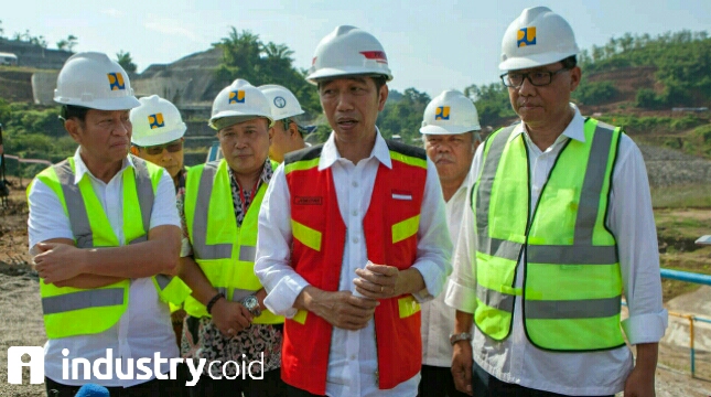 Presiden Jokowi Tinjau Progres Pembangunan Bendungan Kuningan
