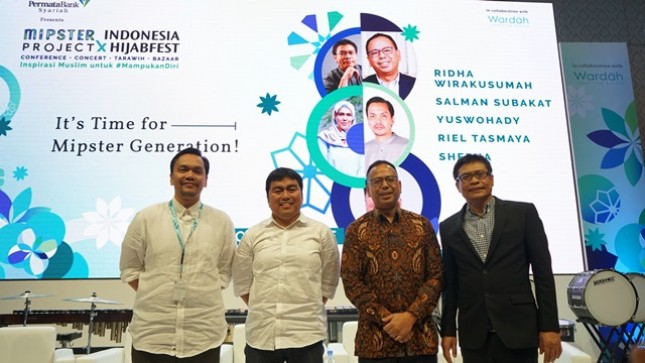 (kiri kanan): Riel Tasmaya (CEO Muslimarket & SUQMA), Salman Subakat (Chief Marketing Officer Wardah Inspiring Beauty), Ridha Wirakusumah (Direktur Utama Permata Bank), Yuswohady (Penulis Buku Gen M)