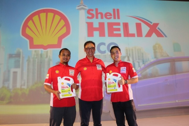 Shell Lubricants secara resmi meluncurkan produk pelumas mesin kendaraan roda empat Shell Helix Eco khusus untuk pasar Indonesia pada Selasa (05/06) di Jakarta. 