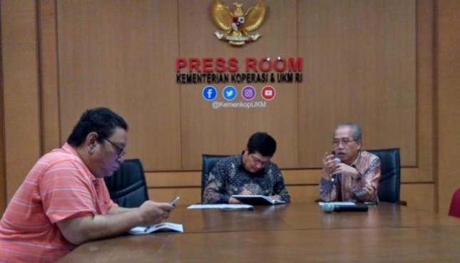 Sekretaris Jenderal Dewan Koperasi Indonesia (Dekopin), Neddy Rafinaldy Halim yang juga Sekretaris Panitia Hari Koperasi Nasional 2018 dalam jumpa pers di Jakarta, Jumat.