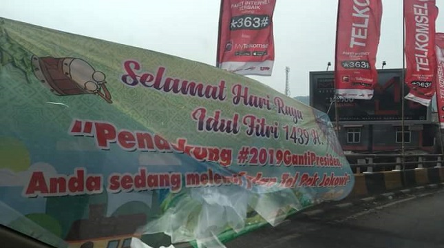 Spanduk "tol Jokowi"