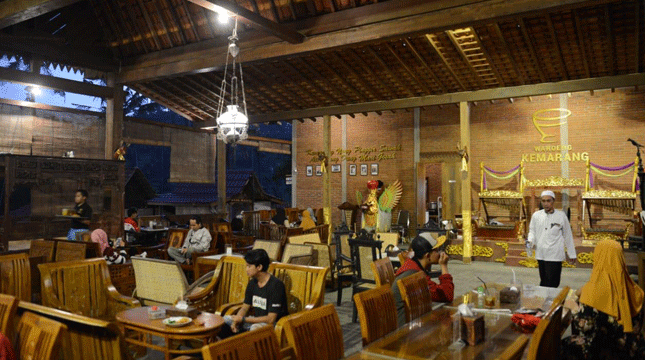 Waroeng Kemarang, Destinasi Kuliner di Banyuwangi (Foto: facebook.com/kemenpar)