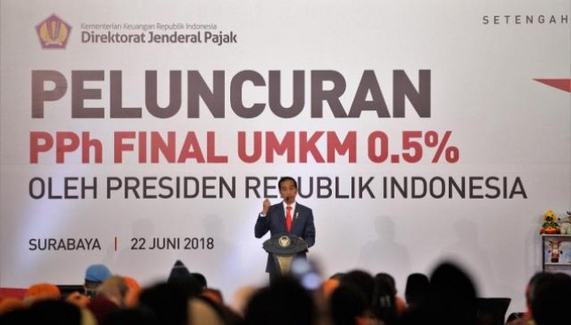 Presiden RI Jokowi meluncurkan langsung penurunan PPh final UMKM 0,5% di Gedung JX International (Jatim Expo), Surabaya, Jawa Timur yang juga dihadiri Menko Perekonomian Darmin Nasution, Menteri Koperasi dan UKM Puspayoga, Jumat (22/6).