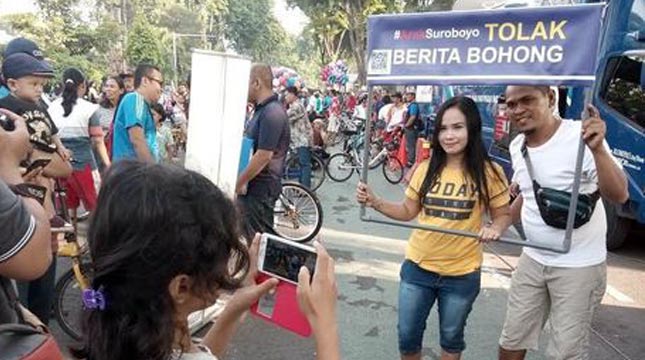 Warga Surabaya anti hoax (Foto: Rois Jajeli) 