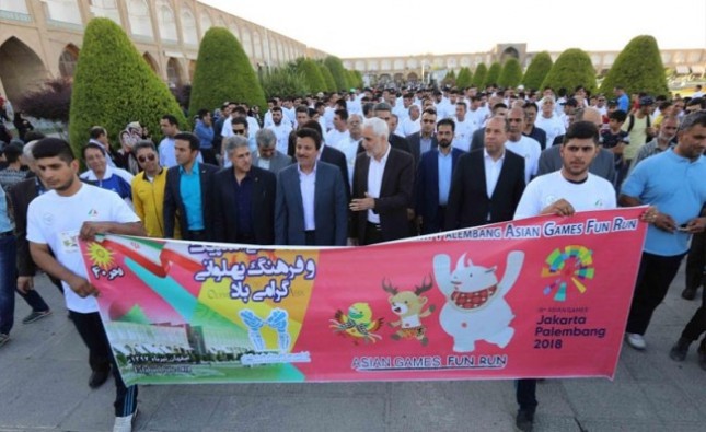 Warga Iran antusias mengikuti 18th Asian Games Fun Run yang digelar di dua kota Teheren dan Isfahan. 