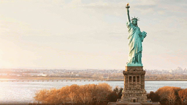 Patung Liberty, di Pulau Liberty, di muara Sungai Hudson di New York Harbor, Amerika Serikat (Foto:libertymutual.com)