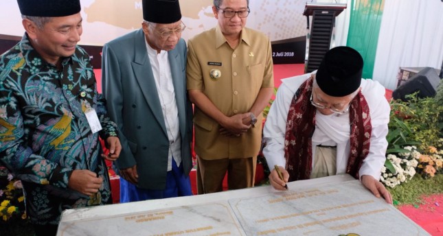 Acara peresmian Pegadaian di Madura menjadi syariah, yang dihadiri oleh Ketua Majelis Ulama Indonesia, K.H. Ma'ruf Amin (Dok Industry.co.id)