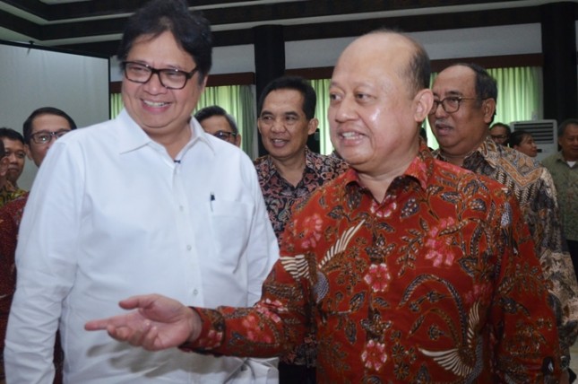 Menteri Perindustrian Airlangga Hartarto bersama Direktur Utama PT Pupuk Kaltim Bakir Pasaman (Foto: Dok. Kemenperin) 