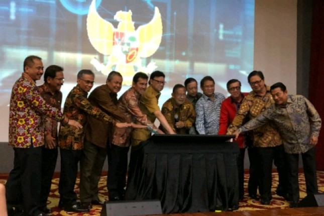 Delapan Menteri Kabinet Kerja Jokowi resmi meluncurkan Layanan Perizinan OSS 