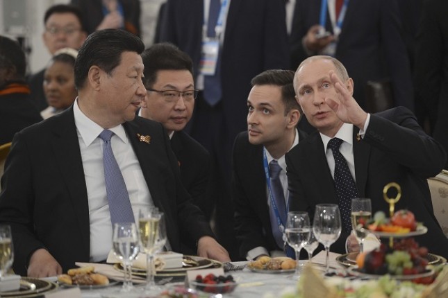 Eksekutif nuklir Rusia dan Tiongkok telah menandatangani paket kontrak terbesar dalam sejarah kerja sama nuklir antar kedua negara saat Shanghai Cooperation Organization Summit.