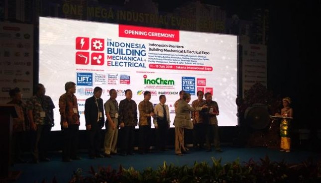 One Mega Industrial Event Series 2018 menghadirkan tiga pameran sekaligus, yaitu pameran Indonesia Building Mechanical Electrical 2018, InaChem 2018 serta Indonesia Steel Building & Metal Structure Expo 