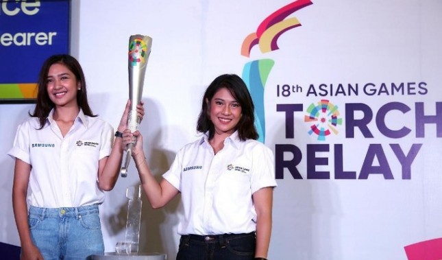 Dian Sastro dan Mikha Tambayong dalam jumpa pers Torch Relay Asian Games 2018. (Foto: Detik.com)