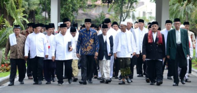 Presiden Jokowi dan Alim Ulama (Foto Setkab)