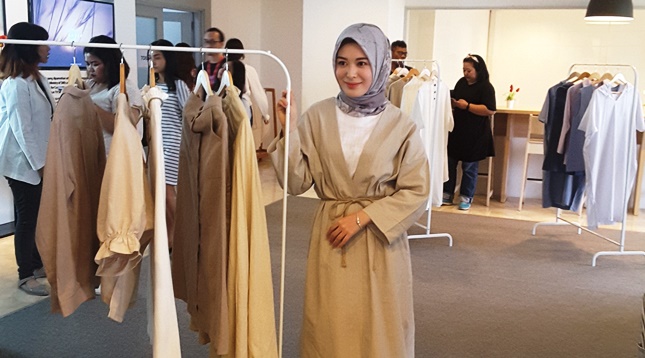Ayana Moon, menjadi model untuk produk Fashion asal Korea, Sayee. (Foto; Amazon)
