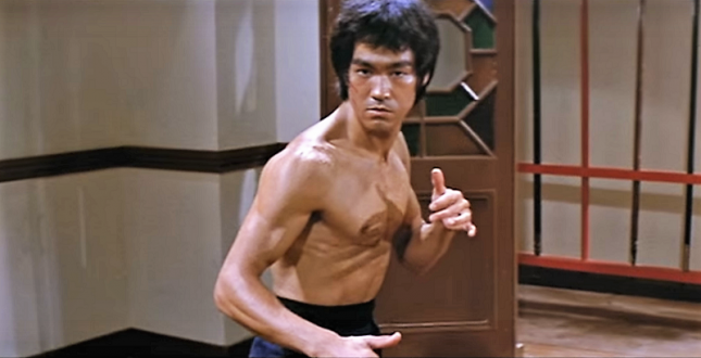 Film Enter the Dragon yang diperankan oleh Bruce Lee 