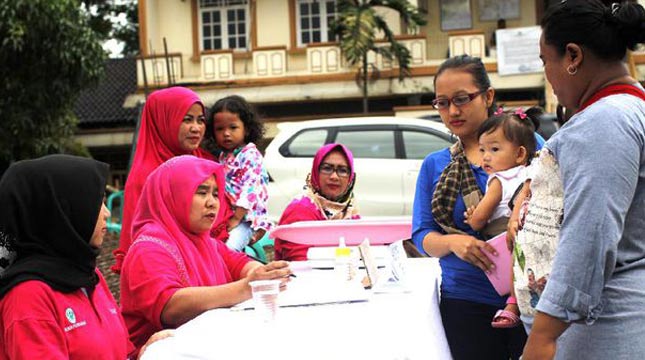 Kegiatan Mobile Clinic dilakukan sebagai bagian dari program peduli kesehatan bagi ibu dan balita di daerah Cikarang Utara. (Dok. Jababeka Infrastruktur)