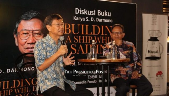 Kiri-Kanan (Founder dan Chairman PT Kawasan Industri Jababeka Tbk, S.D Darmono, beserta Cendikiawan Muslim, Komaruddin Hidayat)