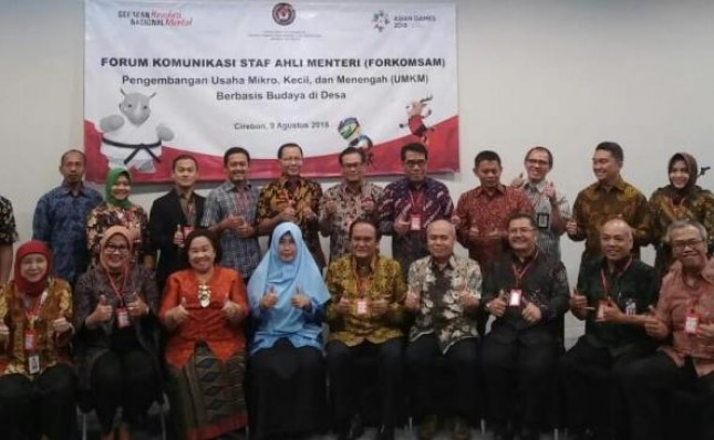 Forum Komunikasi Staf Ahli Menteri bertema Pengembangan Usaha UMKM Berbasis Budaya di Desa, di Kota Cirebon, Kamis (9/8).
