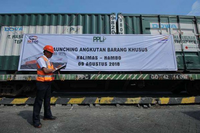 PT Kereta Api Indonesia (KAI) secara resmi mulai mengoperasikan kereta api (KA) khusus mengangkut limbah dengan melayani pengangkutan kontainer limbah milik perusahaan pengolah limbah, PT Prasada Pamunah Limbah Industri (PPLI)