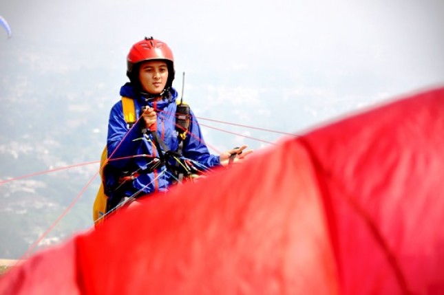 Ike Ayu Wulandari, jelang lepas landas saat Pelatnas Paralayang jelang Asian Games XVIII 2018, di Gunung Mas Bogor (FOTOGRAFI: HUMAS PB FASI/TAGOR SIAGIAN) 
