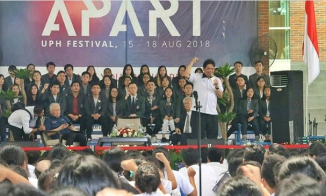 Menteri Perindustrian Airlangga Hartarto ketika memberikan kuliah umum kepada 3.500 mahasiswa baru Universitas Pelita Harapan (UPH) di Tangerang (Foto: Dok. Kemenperin)