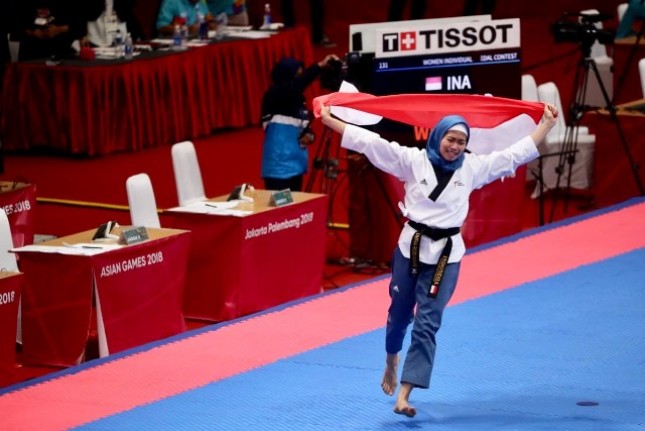 Atlet taekwondo putri Indonesian Defia Rosmaniar sukses meraih medali emas pertama cabang taekwondo (DOK: Kemenpora)