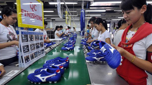 Pabrik Sepatu di Indonesia (ADEK BERRY/AFP/Getty Images)