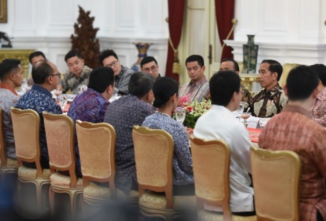 Presiden Jokowi bertemu dengan pengusaha Generasi Kedua, di Istana Merdeka, Jakarta. 