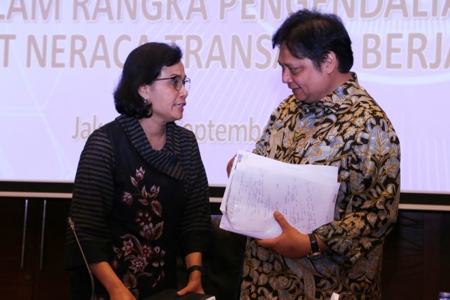 Menteri Perindustrian Airlangga Hartarto bersama Menteri Keuangan Sri Mulyani Indrawati (Foto: Dok. Kemenperin) 