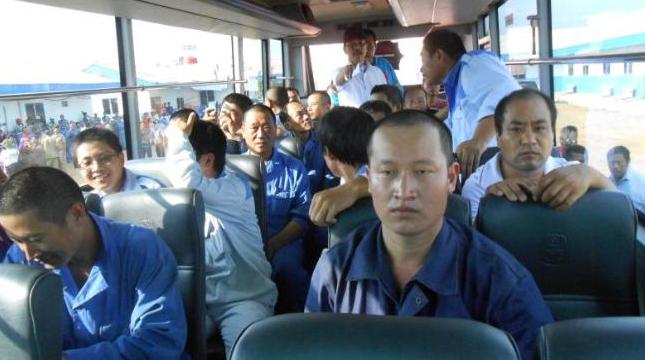 Pekerja asing ilegal yang ditangkap di Kalimantan Barat. (Vivanews/Aceng Mukaram)
