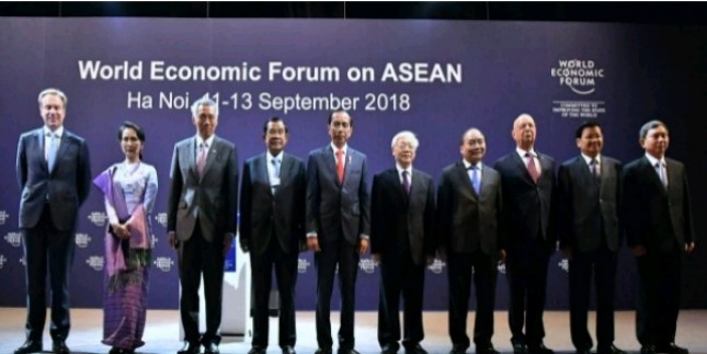 Presiden Joko Widodo bersama sejumlah pimpinan negara dalam acara World Economic Forum on ASEAN (Foto: BPMI Setpres) 