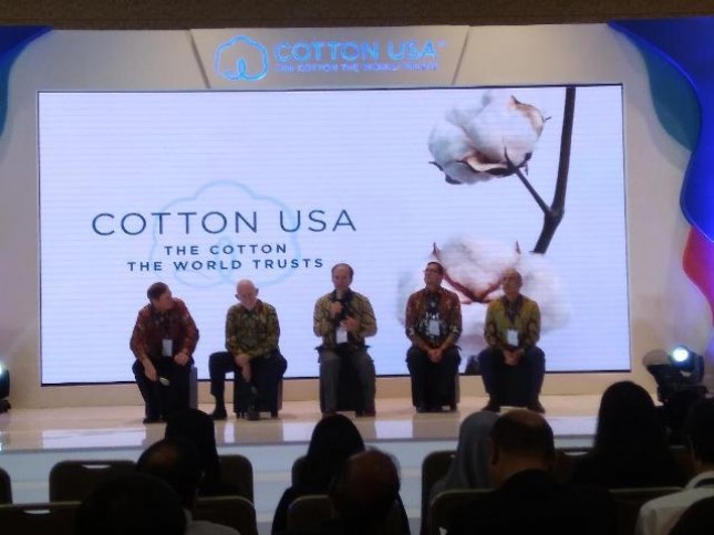 COTTON USA menampilkan inovasi teknologi tekstil termutakhir kepada ratusan pelaku usaha tekstil Indonesia, JW Marriott Mega Kuningan, Rabu (12/9/2018)