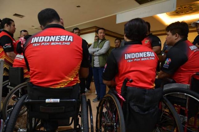 Menpora saat meninjau persiapan para atlet Asian Para Games di Bengawan Sport Center Solo Baru, Jawa Tengah, Kamis (13/9). (Foto: Humas Kemenpora)