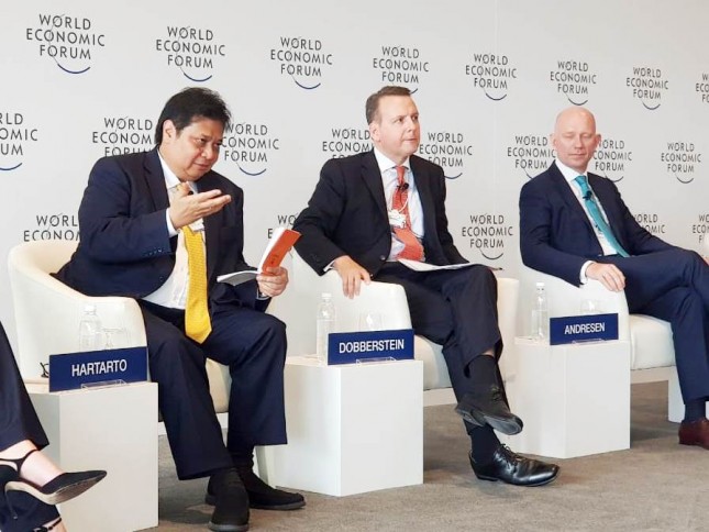 Menteri Perindustrian Airlangga Hartarto menjadi salah satu narasumber pada diskusi panel World Economic Forum (WEF) on Asean di Hanoi, Vietnam