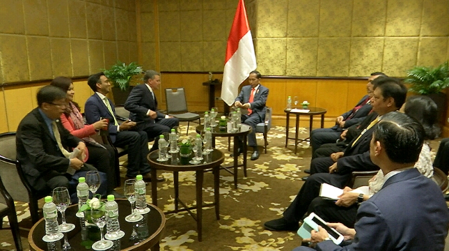 Pertemuan antara Presiden Indonesia, Joko Widodo, dengan Presiden Cisco ASEAN, Naveen Menon, dan Managing Director Cisco Indonesia, Marina Kacaribu