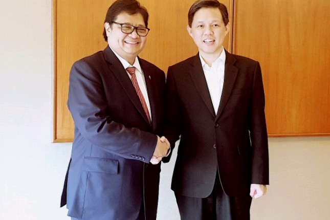 Menteri Perindustrian Airlangga Hartarto bersama Menteri Perdagangan dan Perindustrian Singapura, Chan Chun Sing (Foto: Dok. Kemenperin) 