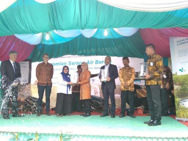PT. Atlas Copco Indonesia bekerjasama dengan Yayasan Pembangunan Citra Insani dan Pemerintah Kabupaten Serang Banten meresmikan fasilitas dan infrastruktur sumber air bersih Water4All di desa Sukarena Kamis (11/10/2018).