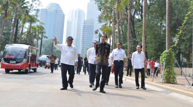 Menteri Basuki Bersama Presiden Jokowi tinjau Komplek GBK