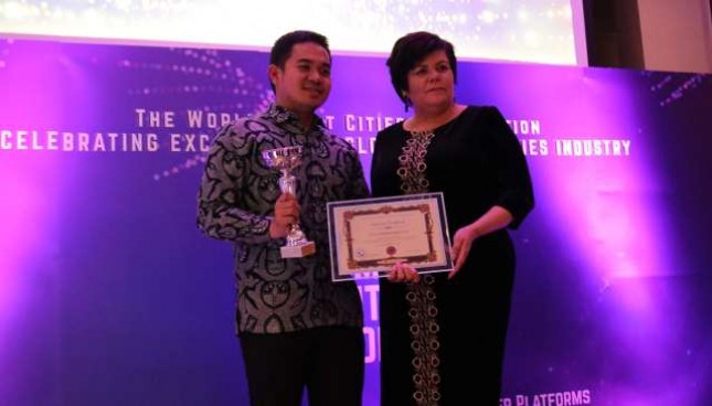 Qlue, perusahaan teknologi penyedia layanan solusi kota cerdas asal Indonesia berhasil menjuarai ajang perlombaan Kota Cerdas Dunia yang digelar The Worlds Smart Cities Organizations (WSCO) di London awal Oktober 2018. 