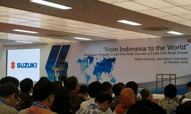 Menteri Perindustrian Airlangga Hartarto saat melepas ekspor Suzuki All New Ertiga dan Scooter Nex II (Foto: Hariyanto/Industry.co.id)
