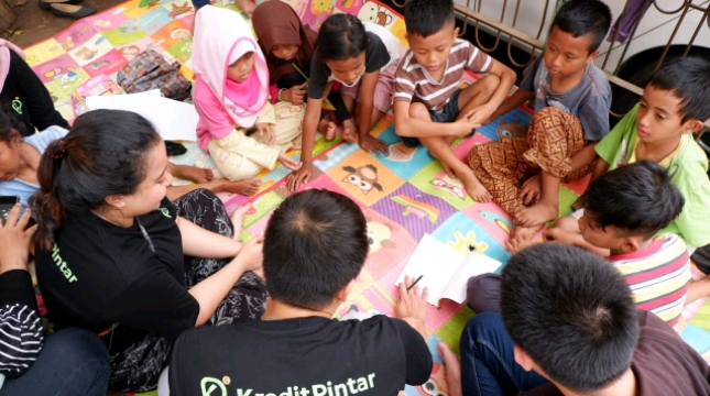 Kredit Pintar Gandeng Komunitas Jendela Dukung Minat Baca Anak-Anak Sejak Dini