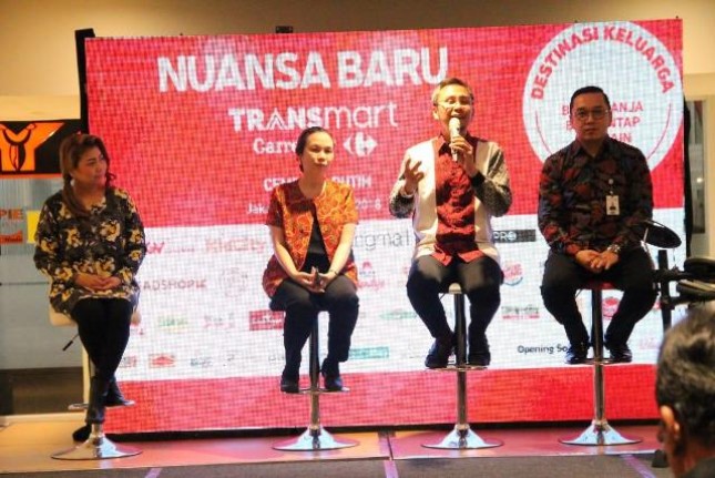 PT Trans Retai Indonesia selaku pengelola ritel Transmart dan Carrefour terus berekspansi hingga akhir tahun 2018. Kali ini pihaknya akan membuka gerai terbarunya di kota Gresik tepatnya disebuah pusat perbelanjaan Icon Mall pada Jumat (26/10/2018)